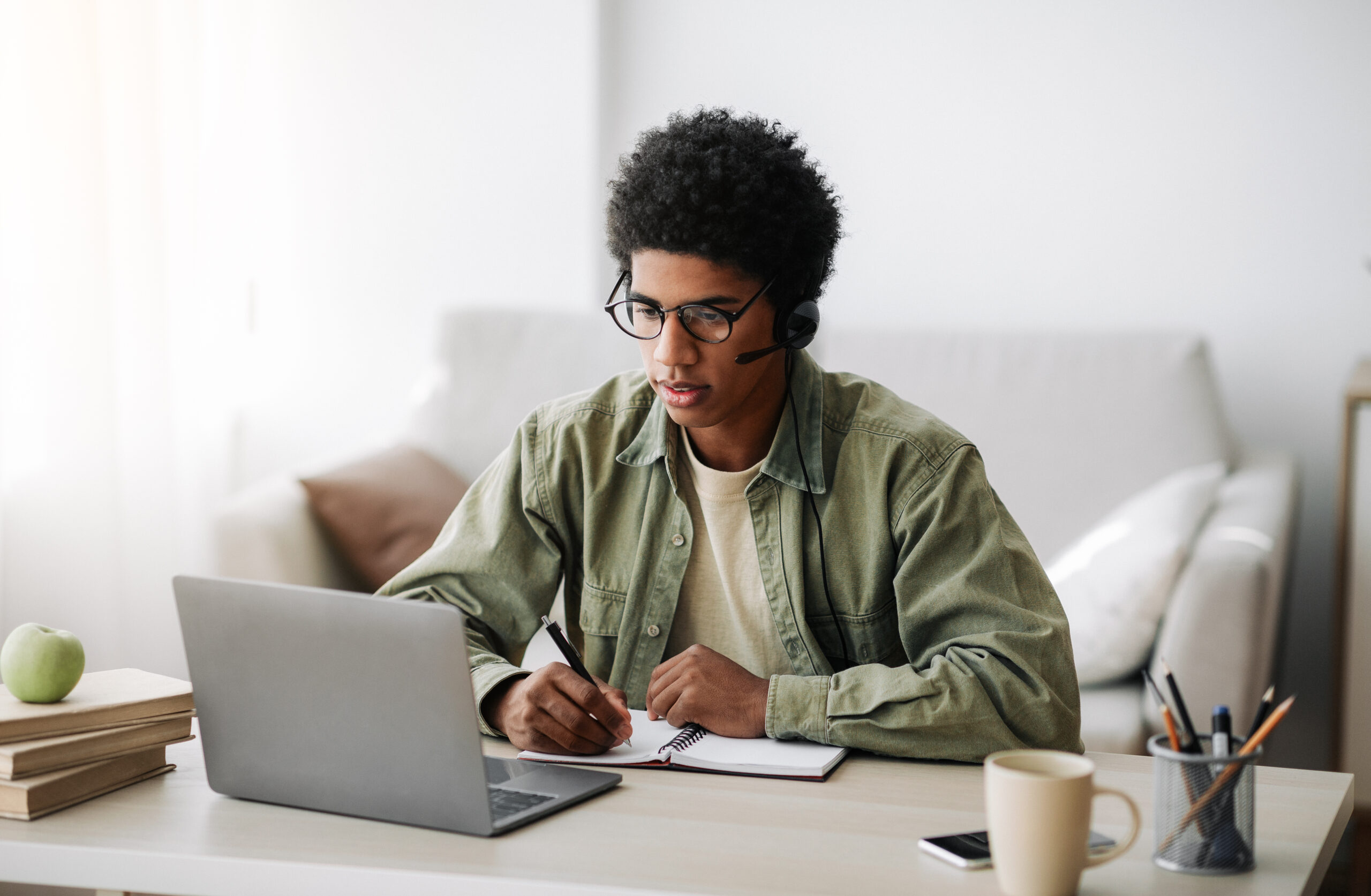 teenage boy taking digital ACT practice test.